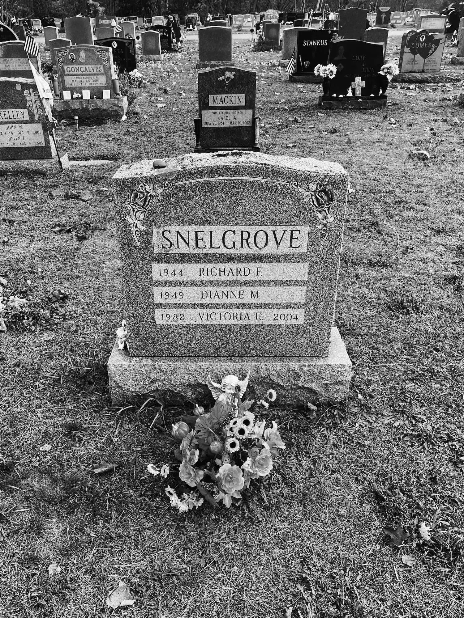 Victoria Snelgrove's headstone.